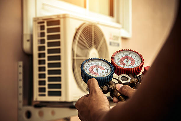 Professional Hvac Installation technician working in Pocahontas, IL